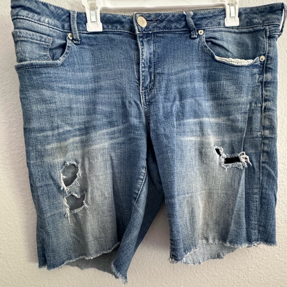 Seven jean short, low rise, stretch, distressed, size 14